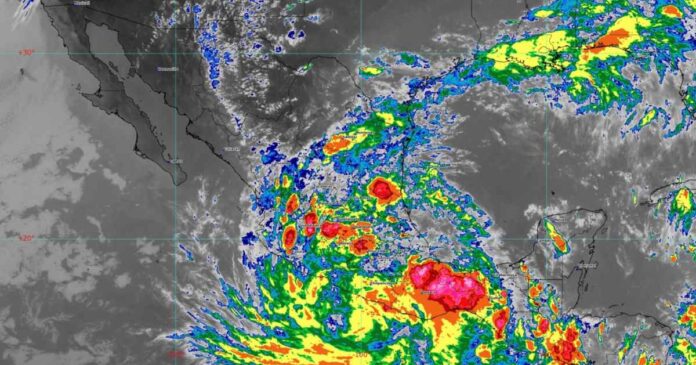 La tormenta tropical Cristina se fortaleció en el Pacífico mientras Boris mantiene el riesgo de lluvias torrenciales e inundaciones en el sur de México. Foto: SMN