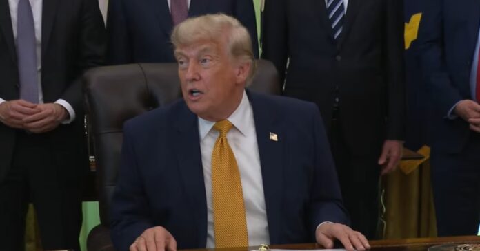 Donald Trump felicitó a Abelardo de la Espriella por su victoria electoral y afirmó que Colombia tendrá una relación mucho mejor con Estados Unidos. Foto: White House YouTube