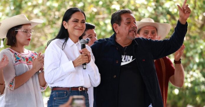 Ariadna Montiel reconoció a Félix Salgado Macedonio durante un mitin de Morena en Taxco, Guerrero. Foto: Morena