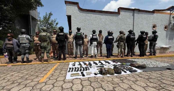 Fuerzas federales y estatales detuvieron a diez presuntos integrantes de una célula del CJNG durante un operativo en Michoacán. Foto: Seguridad de Guanajuato