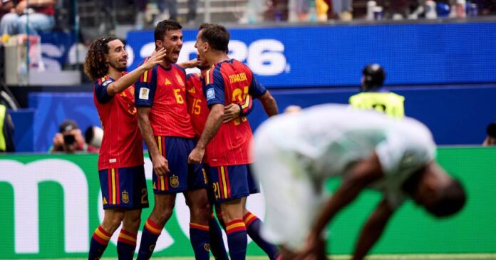 Mikel Oyarzabal (der) marcó dos goles y lideró la victoria de España 3-0 sobre Austria para avanzar a octavos del Mundial 2026. Foto: @SEFutbol en X