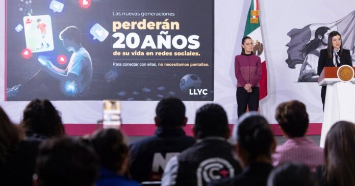 Especialistas advirtieron que el uso excesivo de redes sociales puede afectar el desarrollo cerebral de niñas, niños y adolescentes. Foto: Gobierno de México