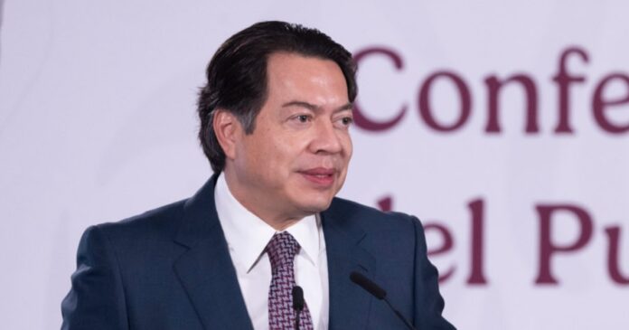 El secretario de Educación Pública, Mario Delgado, anunció una revisión nacional de escuelas militarizadas tras la muerte de Dafne Zapata en Tamaulipas. Foto: Gobierno de México