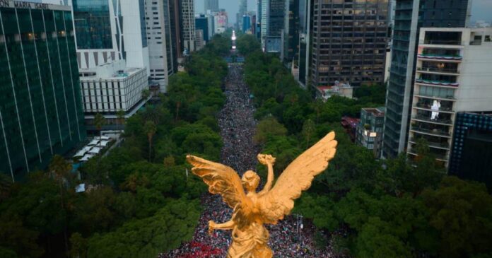 Miles de personas se reúnen en el Ángel de la Independencia para celebrar los triunfos de México en el Mundial 2026. Foto: Gobierno CDMX