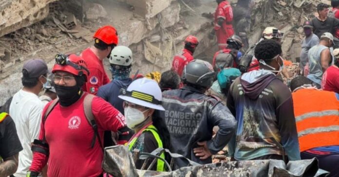 Las autoridades venezolanas continúan las labores de recuperación y evaluación de daños tras los terremotos que golpearon el norte del país. Foto: Topos México en X