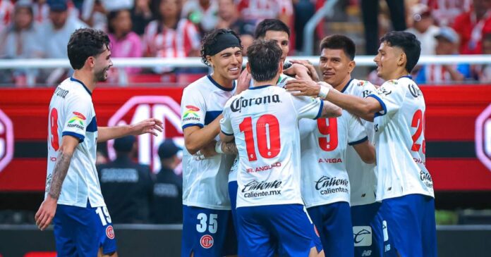 Alexis Vega y Jesús Gallardo marcaron los goles con los que Toluca venció 2-0 a Chivas en Guadalajara. Foto: Toluca FC Facebook