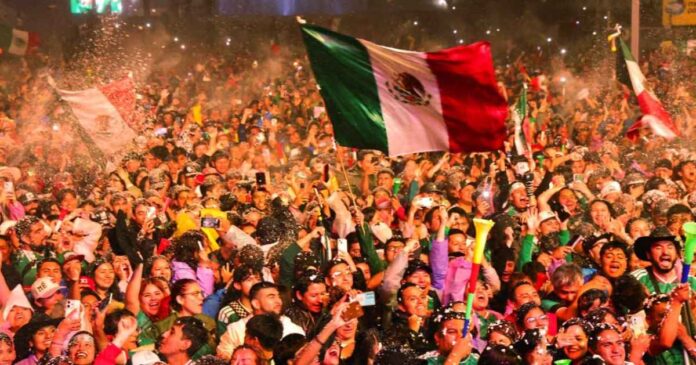 Miles de aficionados celebraron en distintos puntos de la Ciudad de México el triunfo del Tricolor y su pase a los octavos de final. Foto: Gobierno CDMX