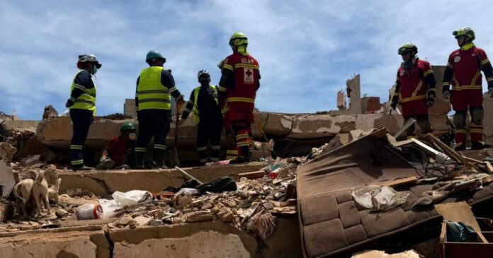 Equipos de rescate continúan removiendo escombros en La Guaira, mientras disminuyen las posibilidades de encontrar sobrevivientes. Foto: Cruz Roja Mexicana Facebook