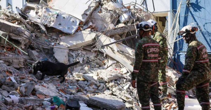Elementos del Ejército de Colombia realizan labores de rescate en zonas devastadas por el terremoto del pasado lunes 10 de agosto de 2026. Foto: Facebook Ejército de Colombia