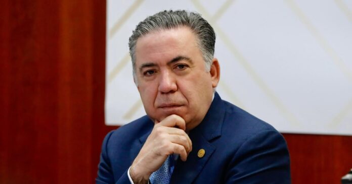 Enrique Inzunza anunció su salida de la bancada de Morena y permanecerá como senador independiente en medio de señalamientos de Estados Unidos. Foto: Facebook EnriqueInzunzaMx