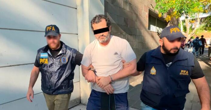 El contralmirante Fernando Farías Laguna será entregado a México por Argentina, donde permanecía detenido tras ingresar con documentación falsa. Foto: Especial