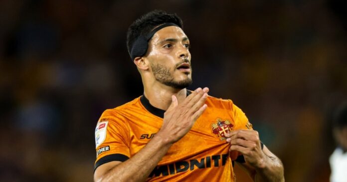 Raúl Jiménez marcó de penalti al 90+3' en su regreso al Wolverhampton. Foto: X @Wolves