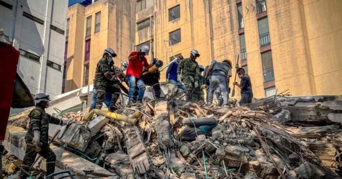 Los Topos Aztecas se incorporaron a las labores de búsqueda y rescate en Colombia tras el devastador terremoto de magnitud 7.4. Foto: Ejército de Colombia