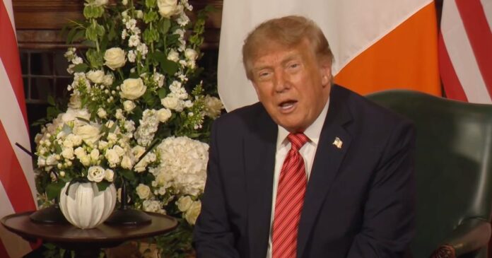 El presidente Donald Trump habló sobre la relación de Estados Unidos con México y Canadá durante una conferencia de prensa en Irlanda. Foto: YouTube White House