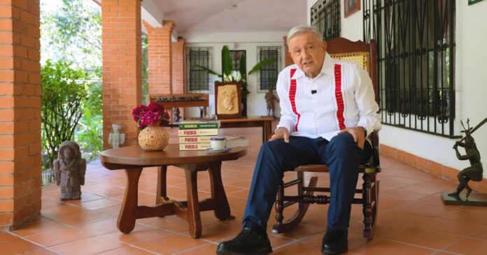 El expresidente Andrés Manuel López Obrador presenta su nuevo libro “Pueblo” el pasado 30 de septiembre de 2026. Foto: AMLO YouTube