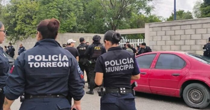 La Escuela Secundaria General Número 13 de Torreón, Coahuila, fue escenario del ataque que dejó una subdirectora muerta y tres personas heridas. Foto: Tomada de X