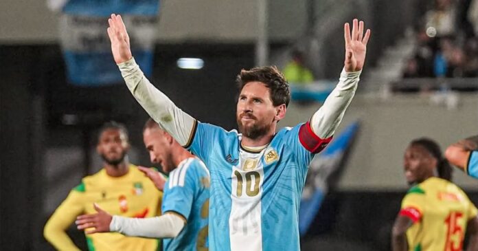 Lionel Messi se despidió de la Selección Argentina con un gol, dos asistencias y lágrimas ante más de 85 mil aficionados en el Monumental. X @InterMiamiCF