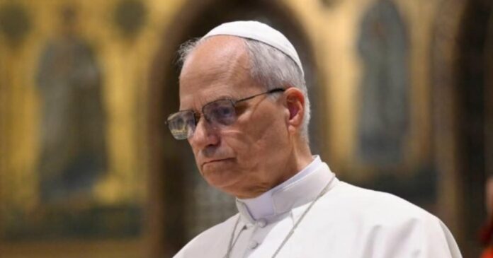 El papa León XIV fue operado en el Hospital Gemelli de Roma para extirparle un nódulo pulmonar; el Vaticano confirmó que la intervención concluyó con éxito. Foto: Vaticano/Archivo