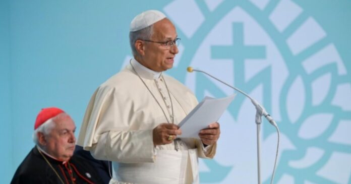 El papa León XIV inició fisioterapia respiratoria y volvió a caminar durante su recuperación en el Hospital Gemelli de Roma. Foto: Vatican Media
