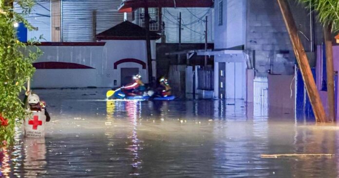 El ciclón postropical Rachel ingresó a Baja California y después avanzó hacia Estados Unidos, mientras se mantienen los pronósticos de lluvias fuertes y oleaje elevado. Foto: PC Baja California