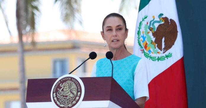 La presidenta Claudia Sheinbaum encabezó en Veracruz la ceremonia por el 205 aniversario de la Armada de México. Foto: Gobierno de México
