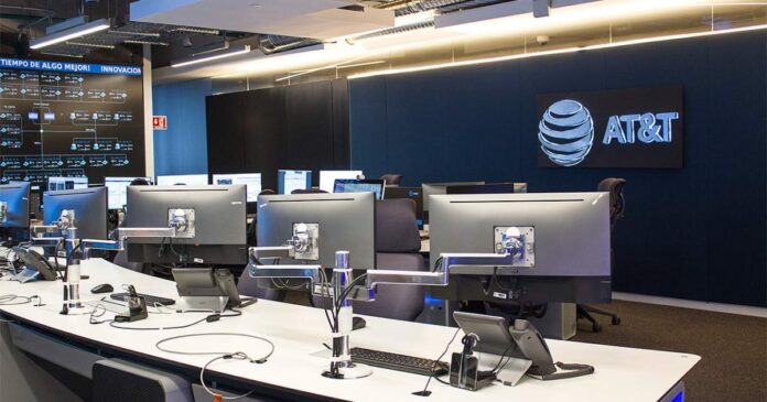 Grupo Televisa y Fintech Holdings acordaron adquirir AT&T México por 2 mil millones de dólares, en una operación prevista para concluir en 2027. Foto: AT&T México