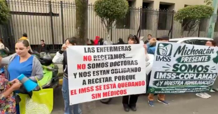 Trabajadores sindicalizados del IMSS protestaron en la Ciudad de México para exigir mejores salarios, abasto de insumos médicos y transparencia en el proceso sindical. Foto: Tomada de X