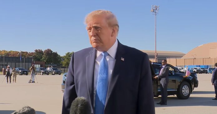 El presidente Donald Trump cuestionó los resultados de las elecciones brasileñas que dieron la victoria a Luiz Inácio Lula da Silva. Foto: White House YouTube